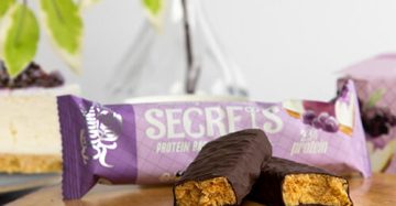 Secrets Protein Bar Blueberry Cheesecake-سناك بروتين سيكرتس بنكهة التشيز كيك بالتوت الأزرق