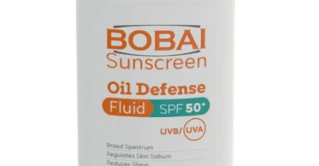 بوباى صن سكرين أويل ديفينس SPF50 – 75 مل، واقي شمس بخفة وامتصاص سريع يحمي البشرة من أشعة UVA/UVB. BOBAI Sunscreen Oil Defense Fluid SPF50+ – 75ml, lightweight sunscreen fluid with strong UVA/UVB protection.