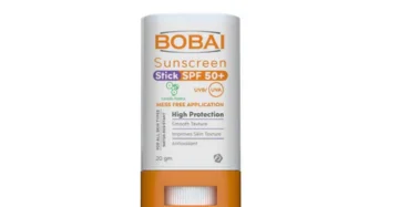 بوباى صن سكرين ستيك SPF50 – واقي شمس عالي الحماية سهل الاستخدام. Bobai Sunscreen Stick SPF50+ – 20g, high-protection sunblock stick, portable and easy to apply.