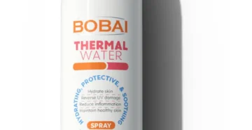 Bobai Thermal Water – 120ml, hydrating and soothing facial mist for refreshed skin. بوباي ماء حرارى – 120 مل، بخاخ مهدئ ومنعش للبشرة يعيد الترطيب والنضارة.