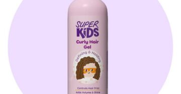 Superkids Curly Hair Gel – Kids curl defining and anti-frizz gel 250 ml سوبركيدز جل الشعر الكيرلي – جل تحديد تموجات الشعر ومضاد للهيشان للأطفال 250 مل